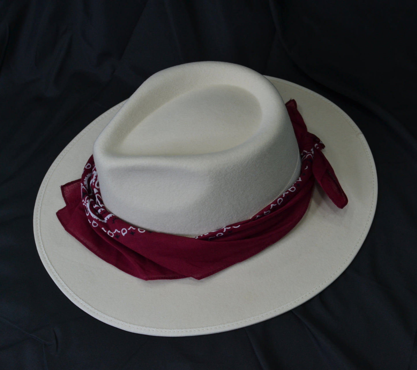 Cappello fedora  bianco grigio con fascia in seta rosa