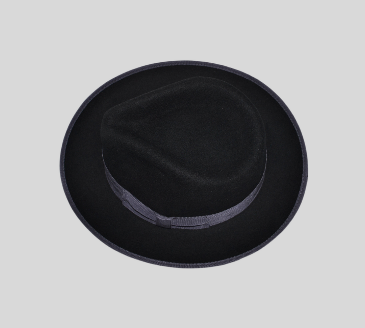 Cappello Fedora a tesa corta  con fascia grigia